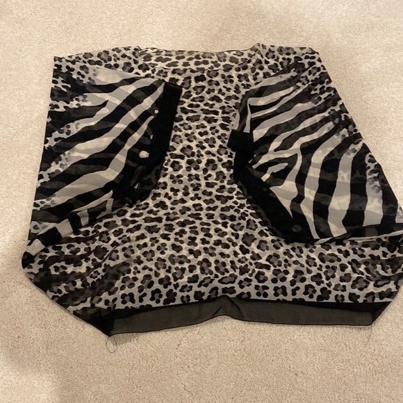 Black and white leopard and zebra print poncho - Picture 2 of 2